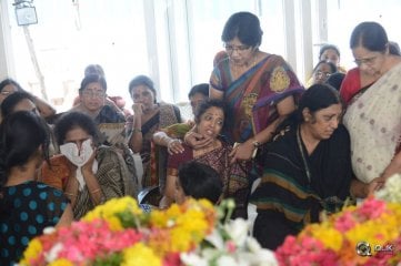 Celebs Pay Condolences to C Narayana Reddy